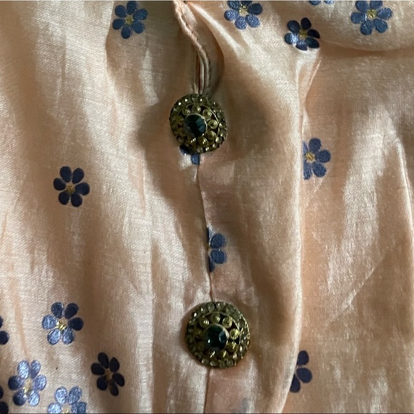 Light peach coloured slit kurta with beautiful pearl work in neck - Picture 4 of 13